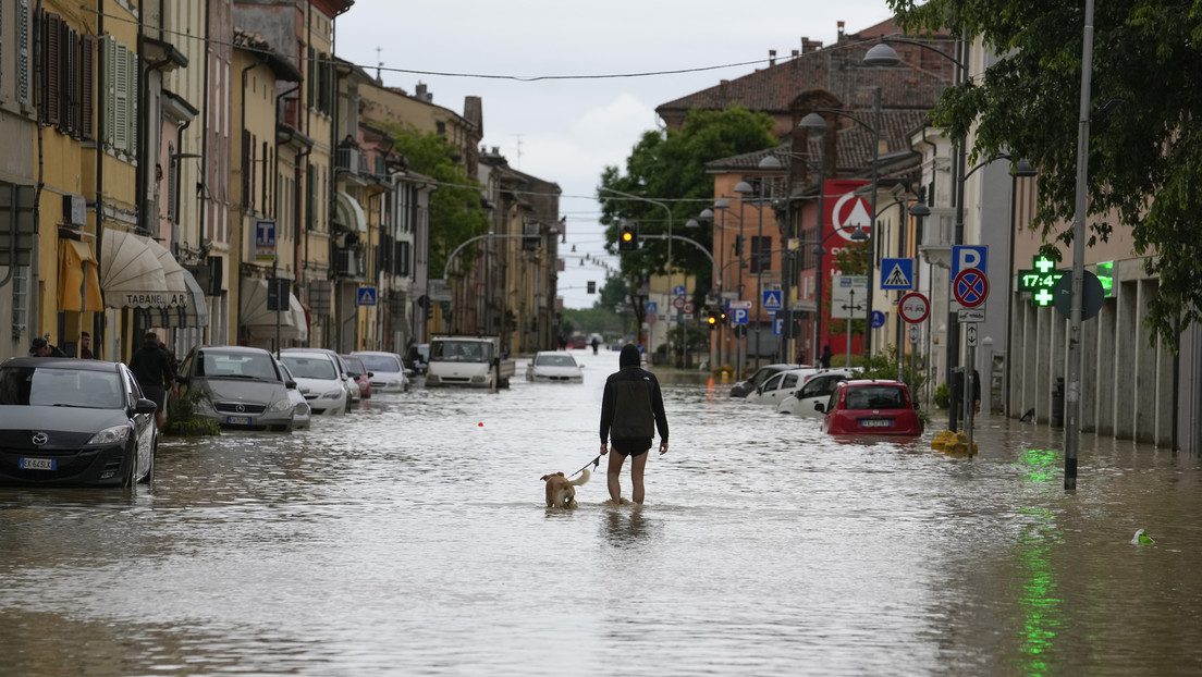 Al menos 14 muertos y más de 36.000 desplazados en Italia por las peores inundaciones en 100 años