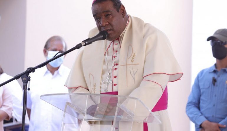 Obispo Castro Marte denuncia servicio eléctrico en Higüey “ha vuelto a ser un caos”