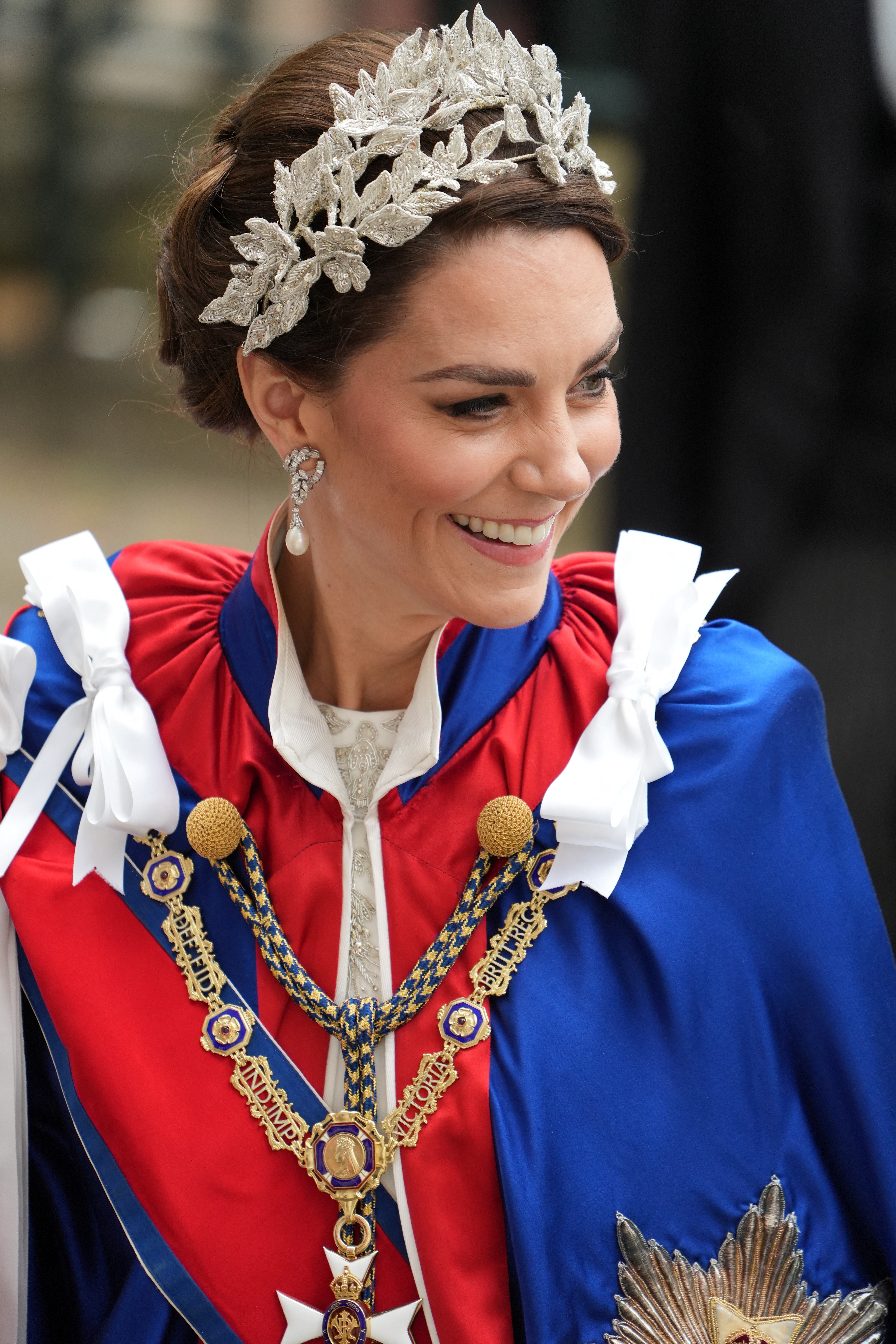 La princesa de Gales, con el collar de festón que Jorge VI encargó para su hija, la entonces princesa Isabel. 