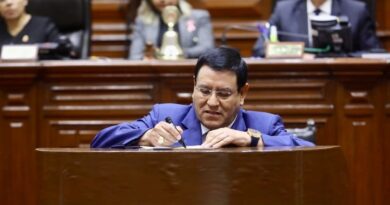 Congreso de Perú elige como presidente a polémico parlamentario apoyado por el fujimorismo