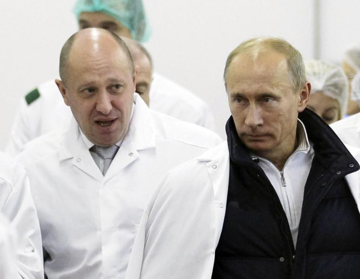 Yevgeny Prigozhin con Vladimir Putin (ALEXEI DRUZHININ/AP)