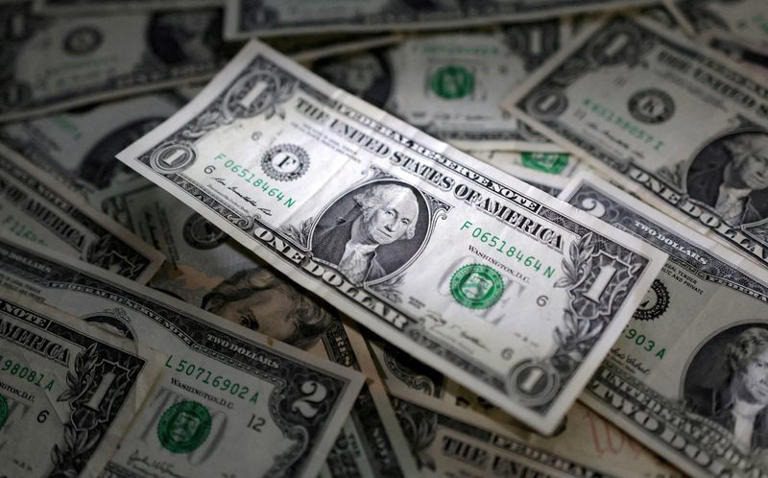 Dólar sube frente a la libra y el euro por el apoyo de la Fed; yen se fortalece