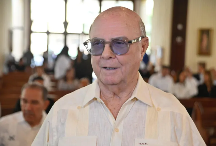 El ex presidente de la República, Hipólito Mejía, manifestó este martes su respaldo la decisión de la Junta Central Electoral de prohibir la difusión de encuestas fuera de periodo de campaña. “Hay que penalizar, en este país hay que poner orden. Todo el mundo quiere hacer lo que le da la gana y decir lo que le dé la gana”, expresó el ex presidente de la República, Hipólito Mejía.
