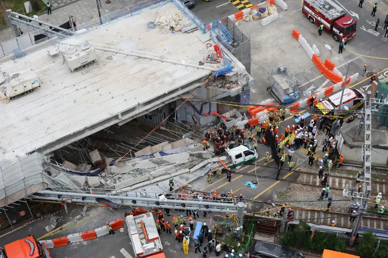 Tragedia en infraestructura: Colapso fatal durante la demolición de un paso elevado