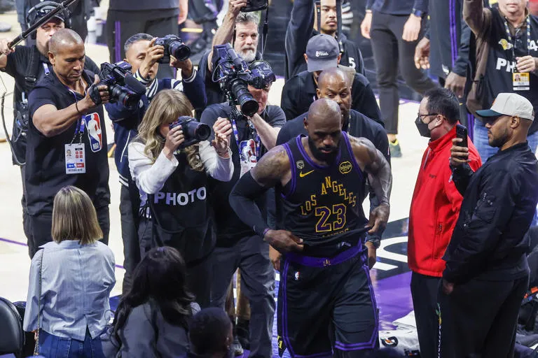 ¿Fin de una era en Los Ángeles? LeBron James rompe el silencio tras la eliminación y pone en duda su futuro en la NBA