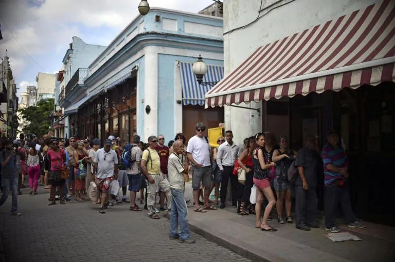 Oportunidad migratoria: Embajada anuncia apoyo económico y viajes para cubanos que cumplan requisitos