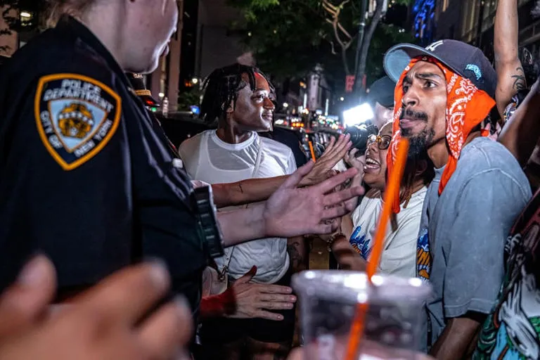 Caos en la Gran Manzana: 63 Arrestados tras la Celebración del Campeonato de los Knicks en Nueva York