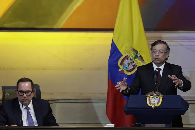  Gustavo Petro reconoce la brecha de desigualdad persistente a pesar de los avances en la reducción de pobreza