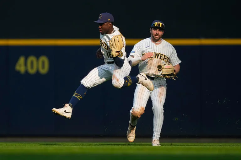 Los Cerveceros de Milwaukee logran una espectacular remontada y hunden más a los Marlins